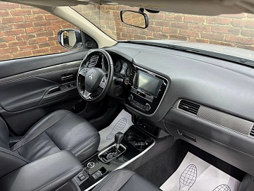 Mitsubishi Outlander, 2019г, передний привод, вариатор