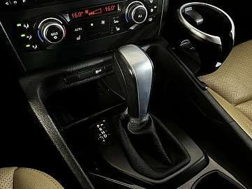 BMW X1, 2011г., задний привод, автомат