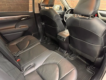 Toyota Highlander, 2021г, полный привод, автомат