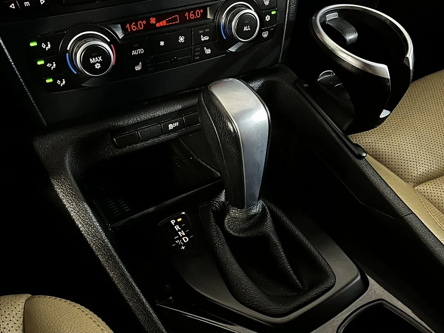 BMW X1, 2011г., задний привод, автомат