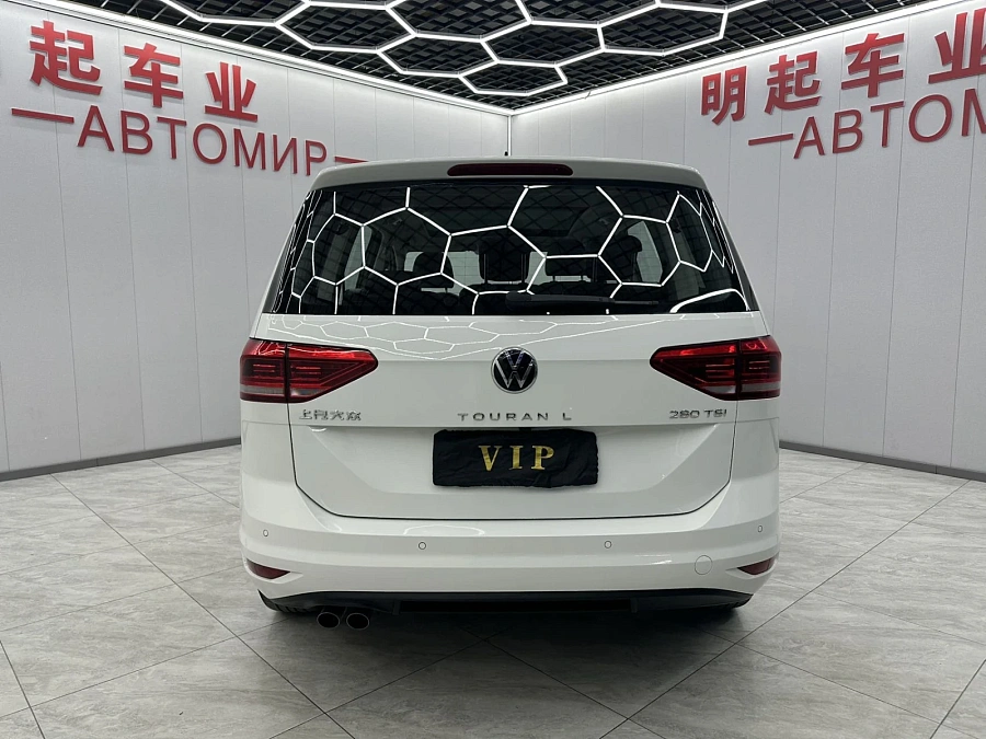 Volkswagen Touran, 2021г., передний привод, робот