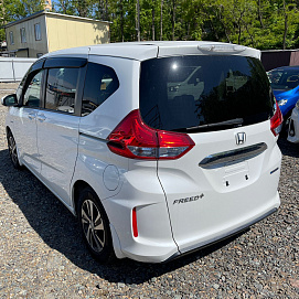 Honda Freed, 2017г, полный привод, робот