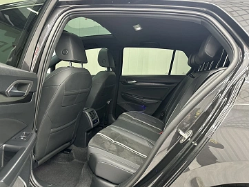 Volkswagen Golf, 2021г, передний привод, робот