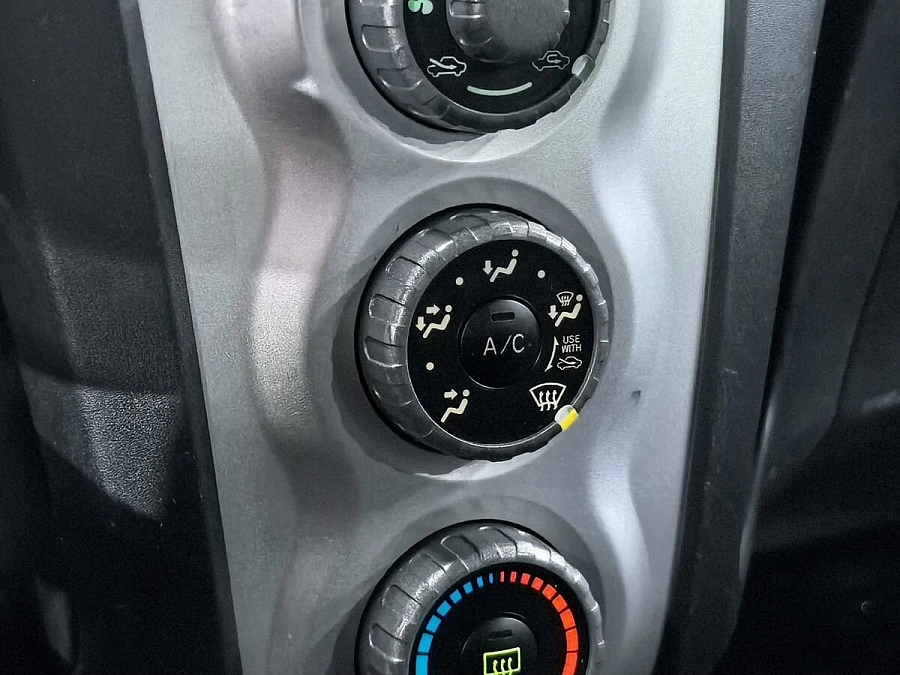 Toyota Yaris, 2006г., передний привод, механика