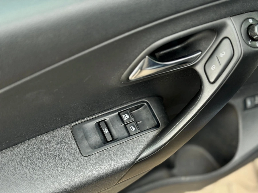 Volkswagen Polo, 2013г., передний привод, автомат