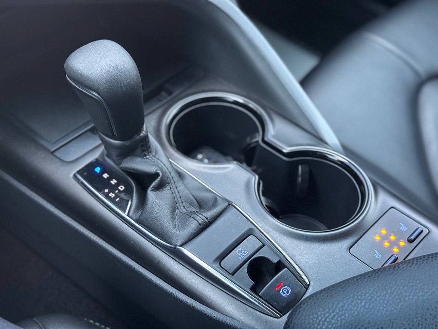 Toyota Camry, 2021г., передний привод, автомат