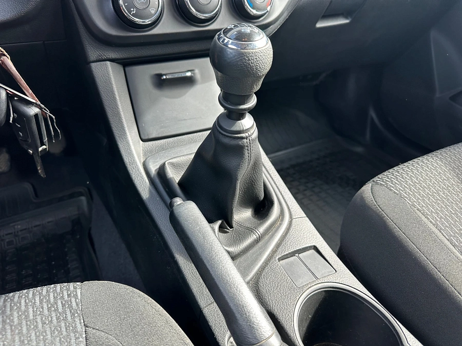 Toyota Corolla, 2013г., передний привод, механика