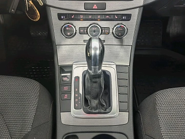 Volkswagen Passat, 2012г, передний привод, робот