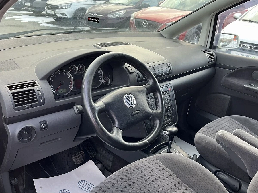 Volkswagen Sharan, 2003г., передний привод, автомат