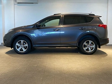 Toyota RAV4, 2015г, передний привод, автомат
