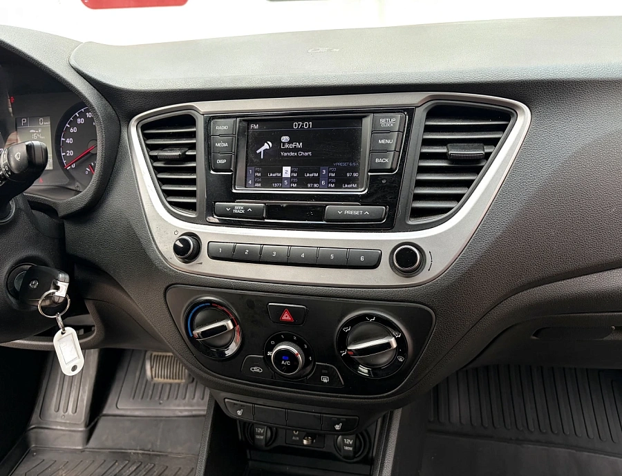 Hyundai Solaris, 2018г., передний привод, автомат