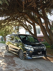 Toyota Voxy, 2015г, передний привод, вариатор