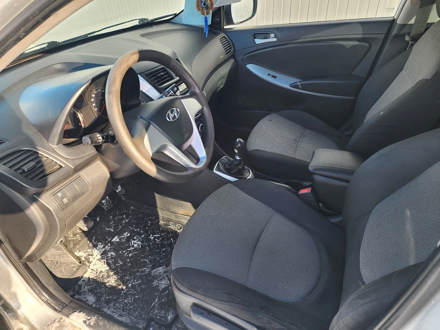 Hyundai Solaris, 2012г., передний привод, механика