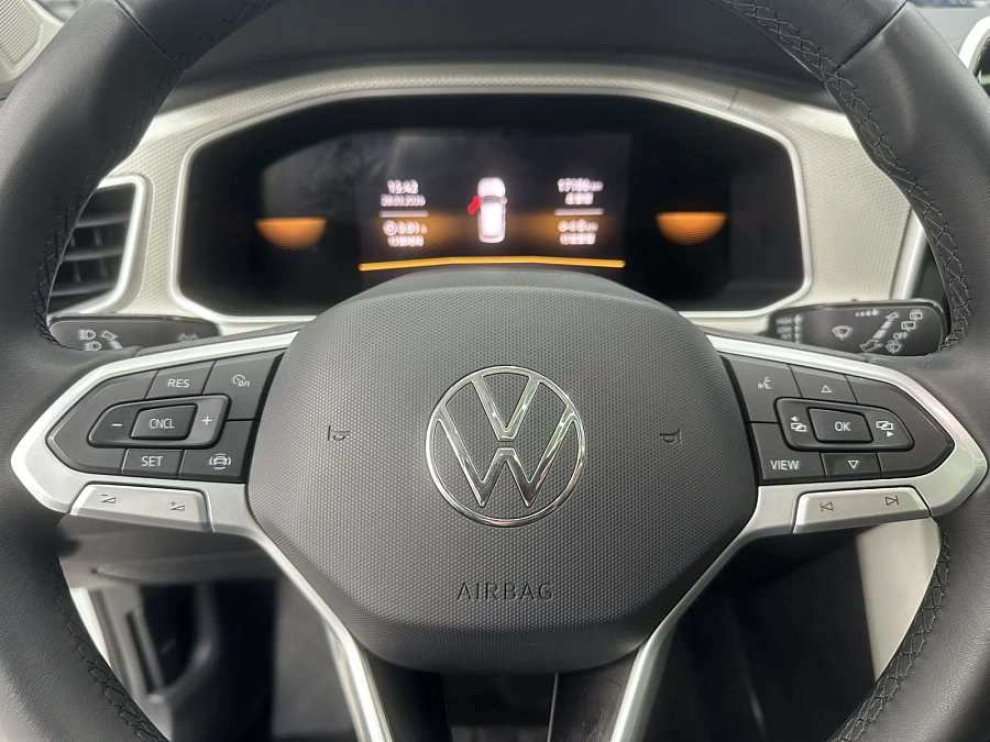 Volkswagen T-Roc, 2023г., передний привод, робот