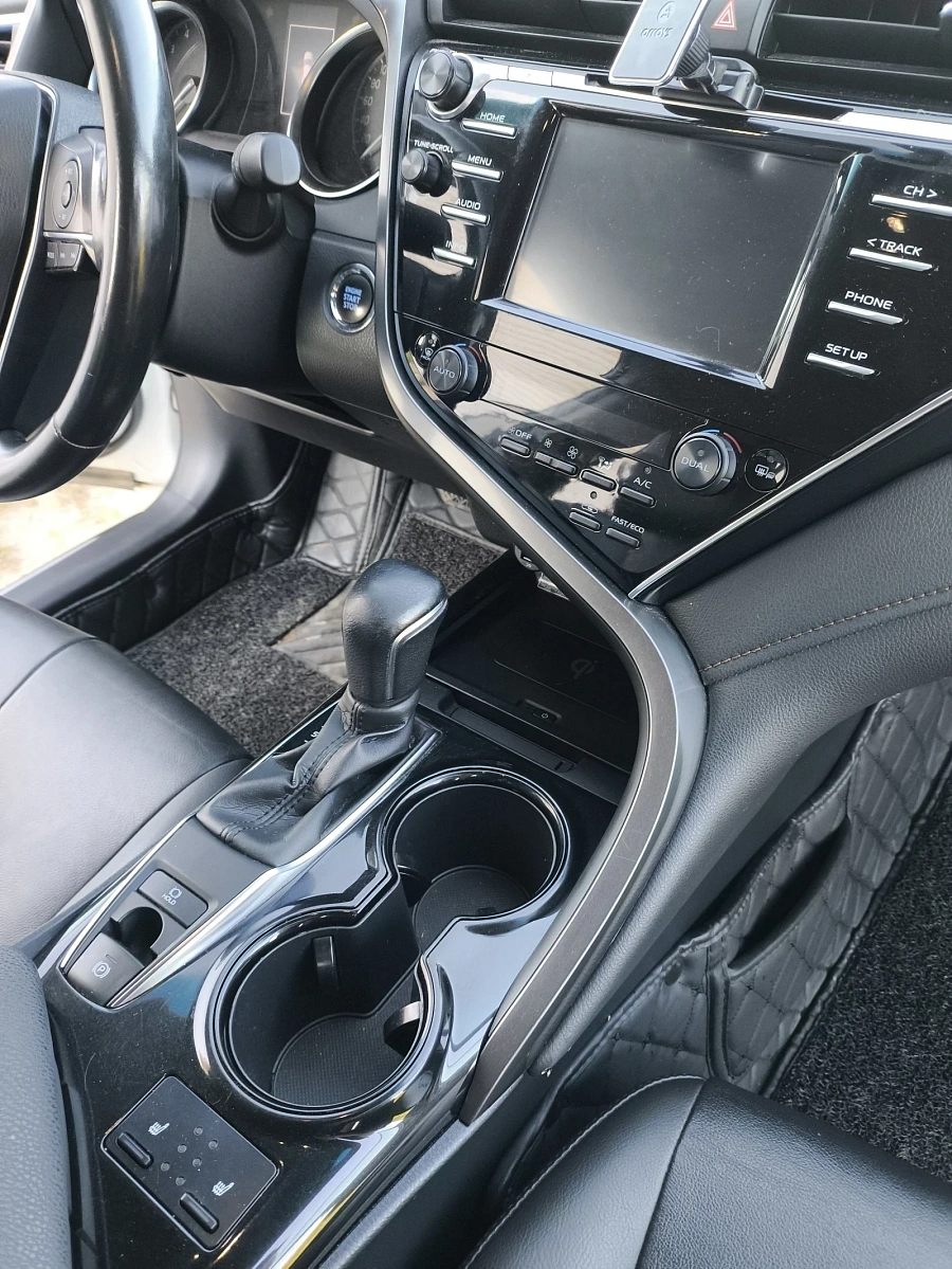 Toyota Camry, 2021г., передний привод, автомат