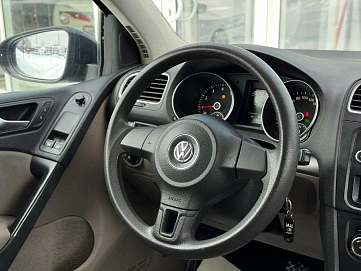 Volkswagen Golf, 2010г, передний привод, робот
