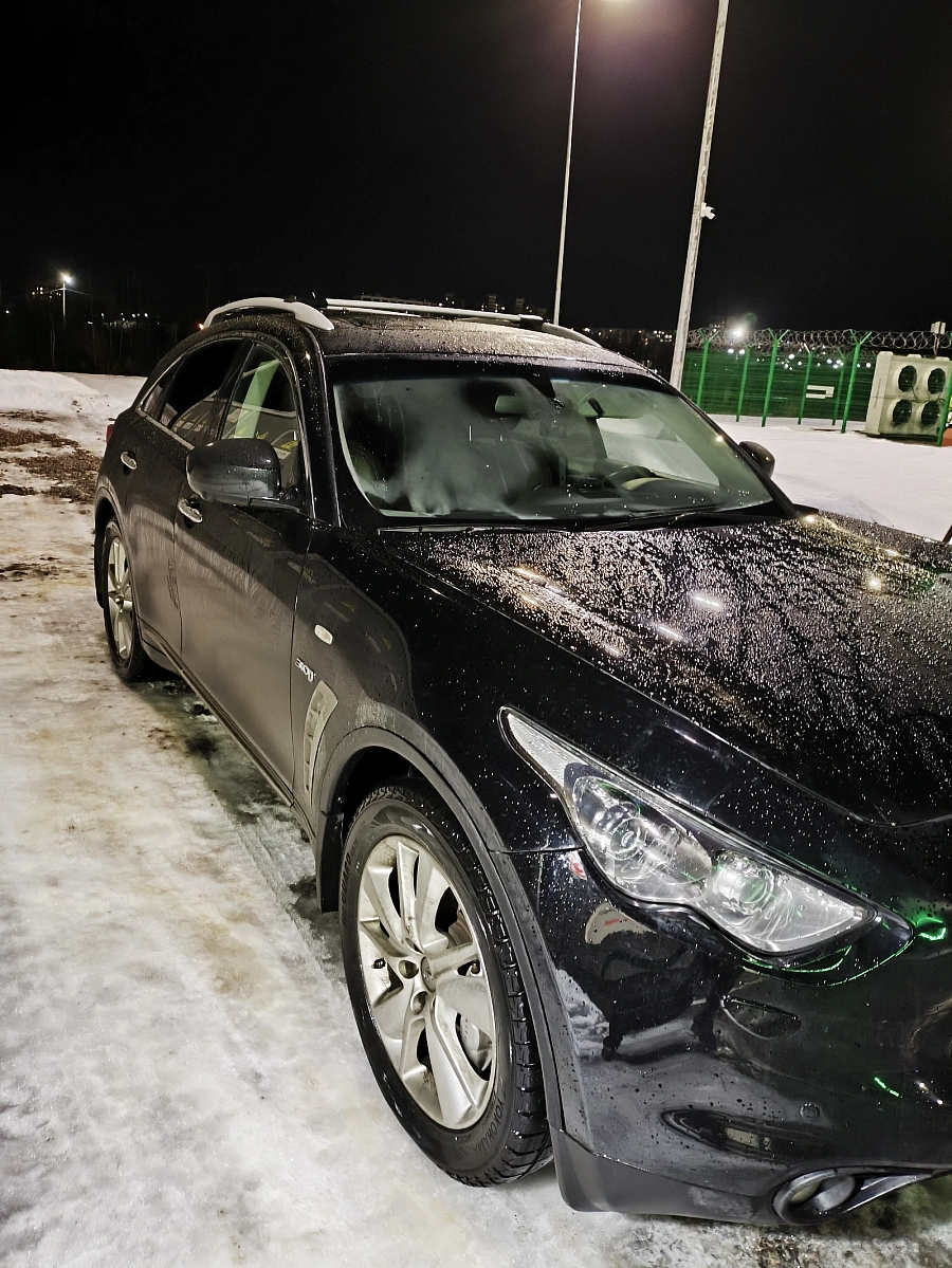 Infiniti QX70, 2015г., полный привод, автомат