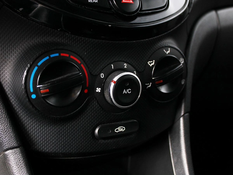 Hyundai Solaris, 2013г., передний привод, механика