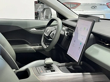 Changan Lamore, 2023г, передний привод, робот