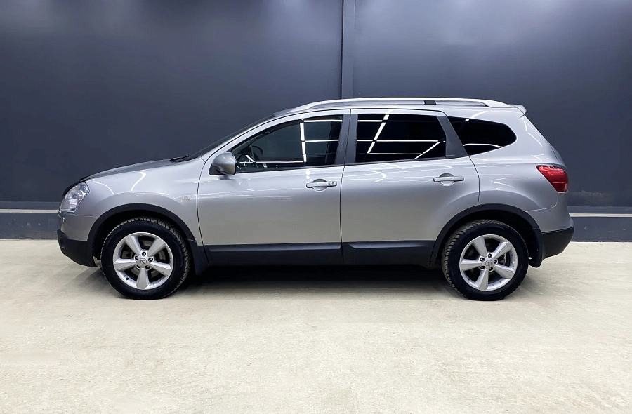 Nissan Qashqai, 2009г., передний привод, вариатор