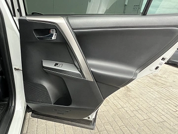 Toyota RAV4, 2018г, полный привод, вариатор