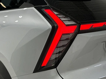 Geely Atlas, 2023г, передний привод, робот