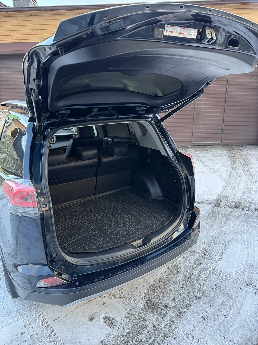 Toyota RAV4, 2018г., передний привод, вариатор