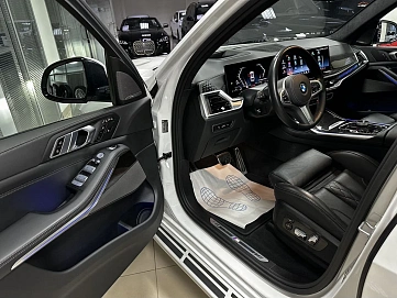 BMW X7, 2023г, полный привод, автомат