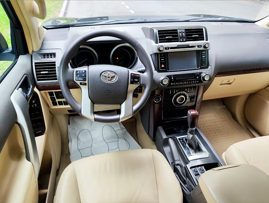 Toyota Land Cruiser Prado, 2014г., полный привод, механика