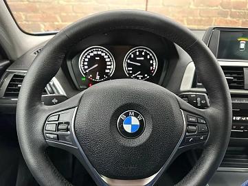 BMW 1 серии, 2018г, задний привод, автомат