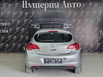 Opel Astra, 2010г, передний привод, механика