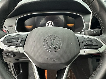 Volkswagen Lavida, 2022г, передний привод, робот