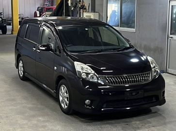 Toyota ISis, 2012г, передний привод, вариатор