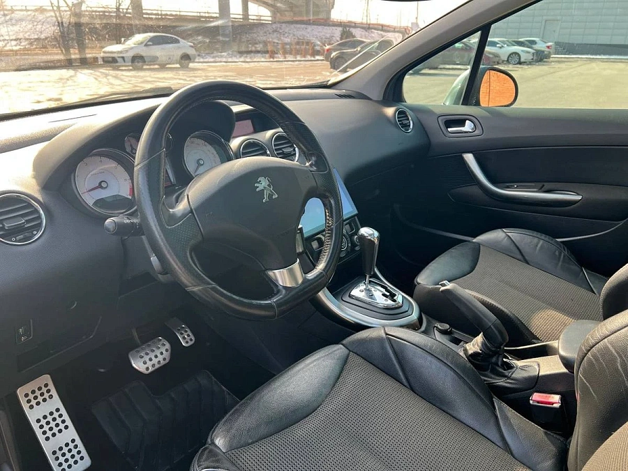 Peugeot 308, 2011г., передний привод, автомат