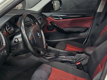 BMW X1, 2012г, задний привод, автомат