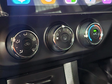 Toyota Corolla, 2014г, передний привод, вариатор