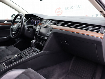 Volkswagen Passat, 2016г, передний привод, робот
