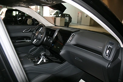 Hongqi HS3, 2025г, передний привод, робот