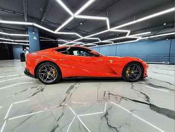 Ferrari 812, 2018г, задний привод, робот