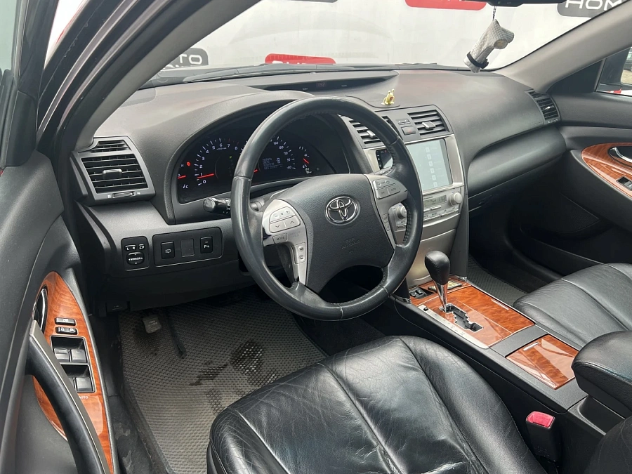 Toyota Camry, 2010г., передний привод, автомат