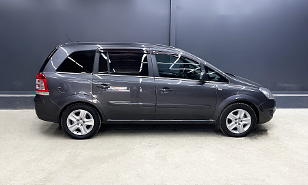 Opel Zafira, 2010г, передний привод, механика
