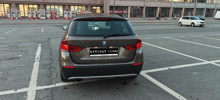 BMW X1, 2011г., задний привод, автомат