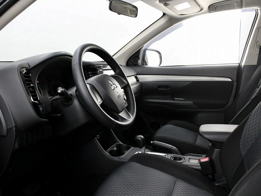 Mitsubishi Outlander, 2013г., передний привод, вариатор