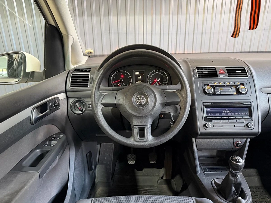 Volkswagen Touran, 2011г., передний привод, механика