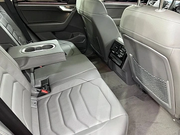 Volkswagen Touareg, 2025г, полный привод, автомат