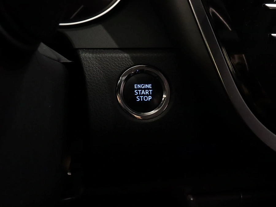 Toyota Camry, 2020г., передний привод, автомат