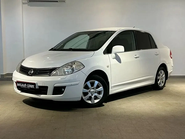 Nissan Tiida, 2011г., передний привод, автомат