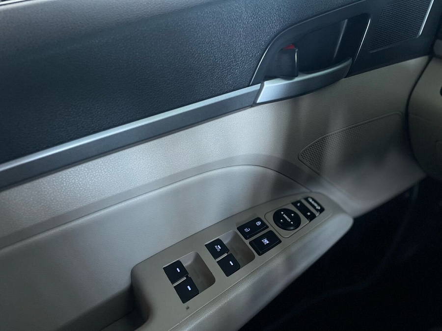 Hyundai Elantra, 2018г., передний привод, автомат