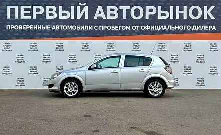 Opel Astra, 2010г, передний привод, механика