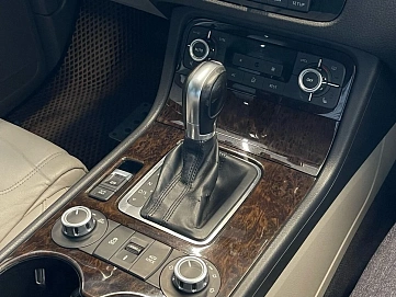 Volkswagen Touareg, 2012г, полный привод, автомат